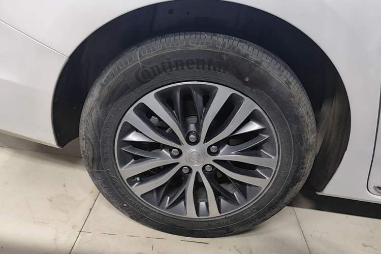 Used Buick GL8 2023 ES Lu Zun Comfort Model Right Rear Wheel Hub