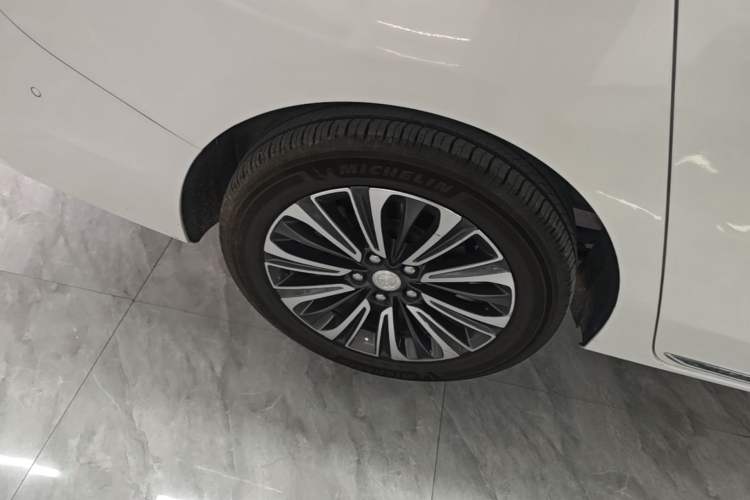 Used Buick GL8 2023 ES Lu Zun Luxury Model Right Rear Wheel Hub