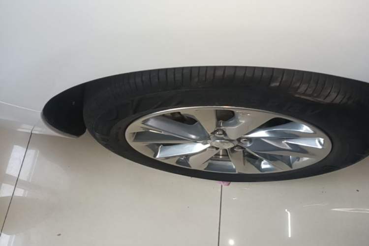 Used Buick GL8 2023 Avenir Avia Four-Seat Prestige Edition Right Rear Wheel Hub