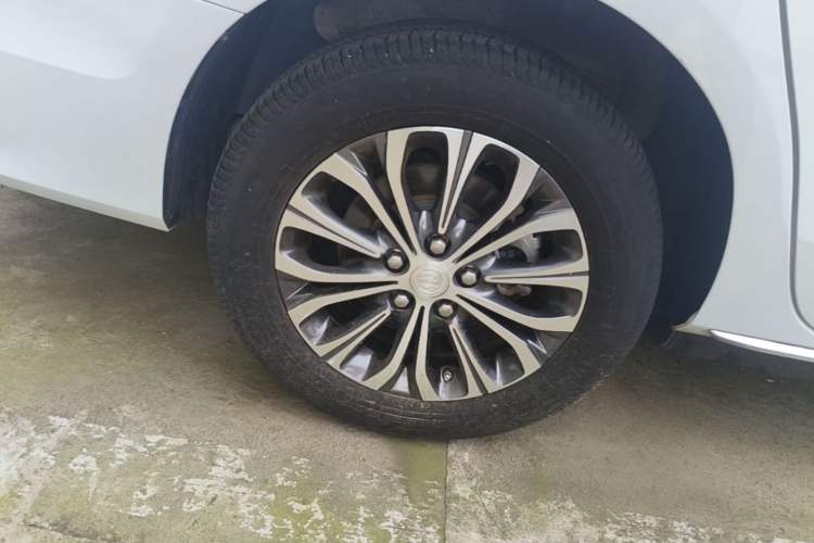 Used Buick GL8 2023 Land Executive Class Comfort Model Right Rear Wheel Hub