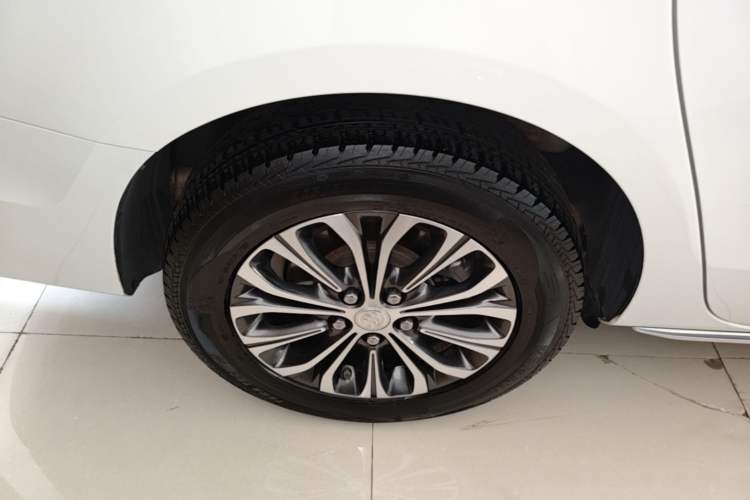 Used Buick GL8 2023 Land Executive Class Comfort Model Right Rear Wheel Hub