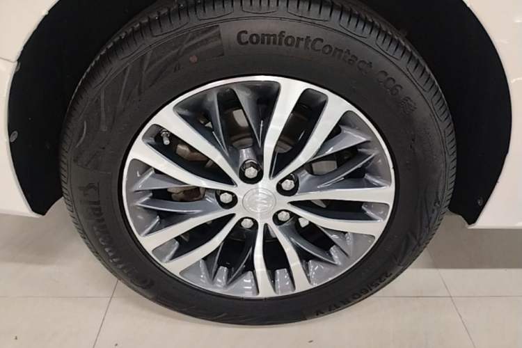 Used Buick GL8 2023 ES Lu Zun Deluxe Model Right Rear Wheel Hub