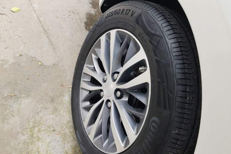 Used Buick GL8 2023 ES Lu Zun Deluxe Model Right Rear Wheel Hub