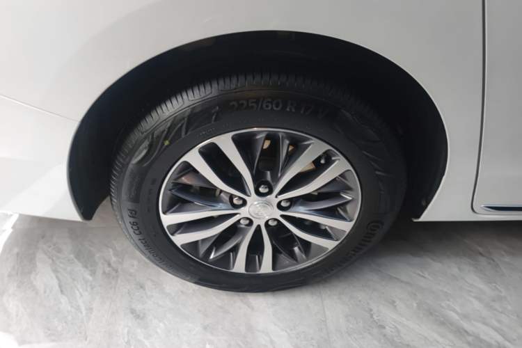 Used Buick GL8 2023 ES Lu Zun Deluxe Model Right Rear Wheel Hub