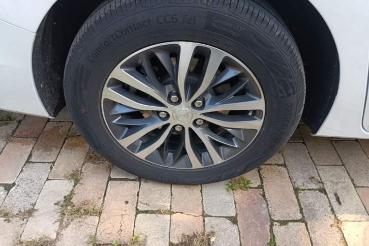 Used Buick GL8 2023 ES Lu Zun Deluxe Model Right Rear Wheel Hub