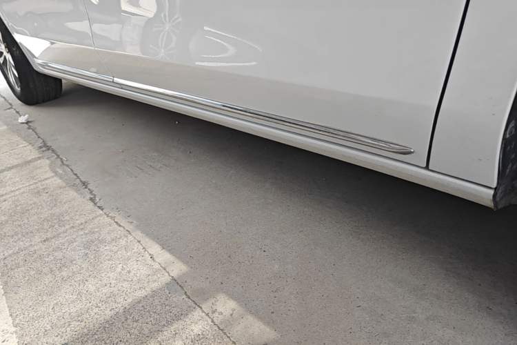Used Buick GL8 2023 ES Lu Zun Deluxe Model Right Side Sill