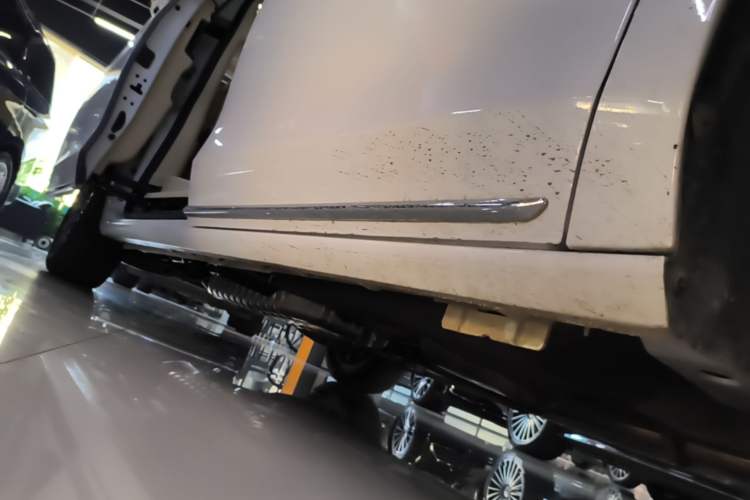 Used Buick GL8 2023 ES Lu Zun Flagship Model Right Side Sill