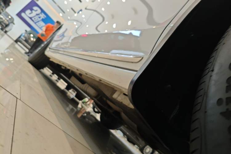 Used Buick GL8 2023 ES Lu Zun Deluxe Model Right Side Sill