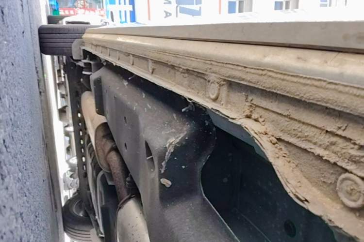 Used Buick GL8 2023 Land Executive Class Comfort Model Right Side Sill