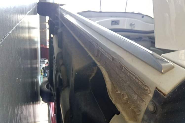 Used Buick GL8 2023 Land Executive Class Comfort Model Right Side Sill