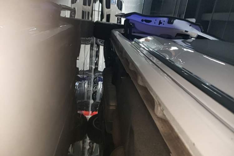 Used Buick GL8 2023 ES Lu Zun Luxury Edition and Yue Version Right Side Sill