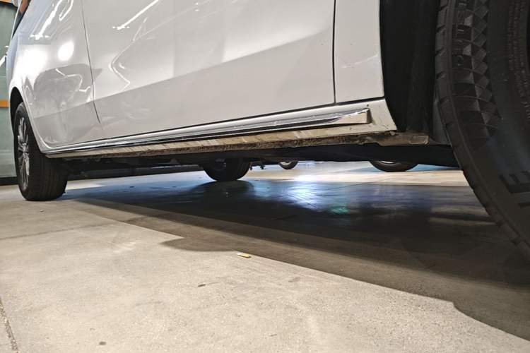 Used Buick GL8 2023 Land Executive Class Smart Enjoyment Model Right Side Sill