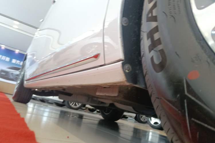 Used Buick GL8 2023 ES Lu Zun Deluxe Model Right Side Sill