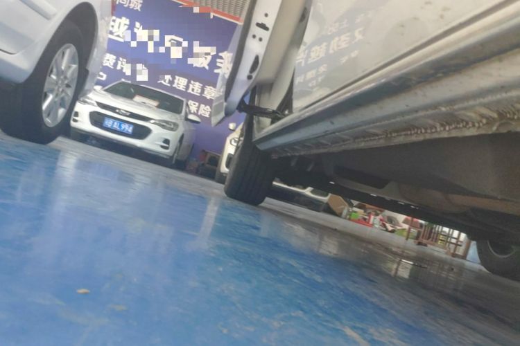 Used Buick GL8 2023 Land Executive Class Comfort Model Right Side Sill