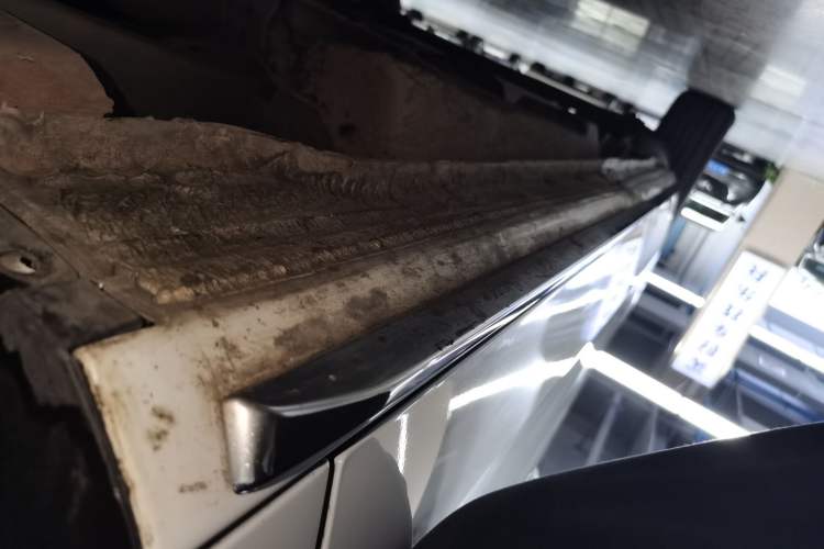 Used Buick GL8 2023 Facelifted Land Cruiser Executive Luxury Version Right Side Sill