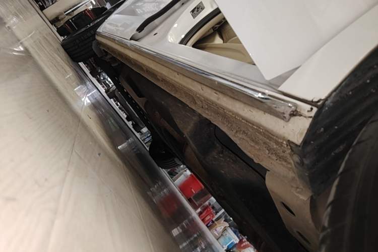 Used Buick GL8 2023 Facelifted Land Cruiser Executive Luxury Version Right Side Sill