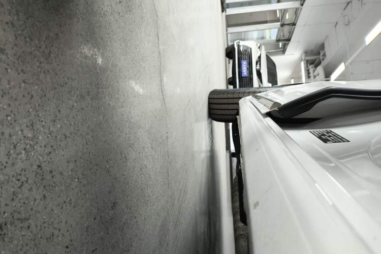 Used Buick GL8 2023 ES Lu Zun Deluxe Model Right Side Sill