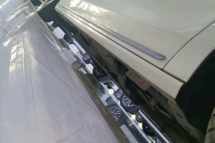 Used Buick GL8 2023 ES Lu Zun Deluxe Model Right Side Sill