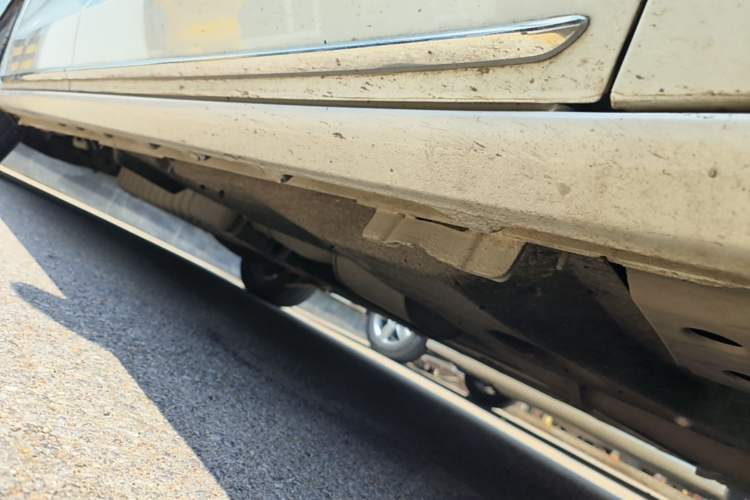 Used Buick GL8 2023 ES Lu Zun Luxury Edition and Yue Version Right Side Sill