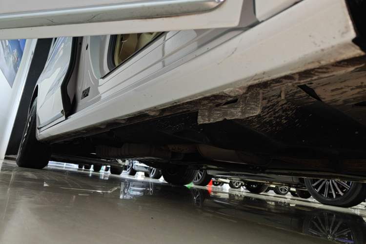 Used Buick GL8 2023 ES Lu Zun Deluxe and Yue Edition Right Side Sill