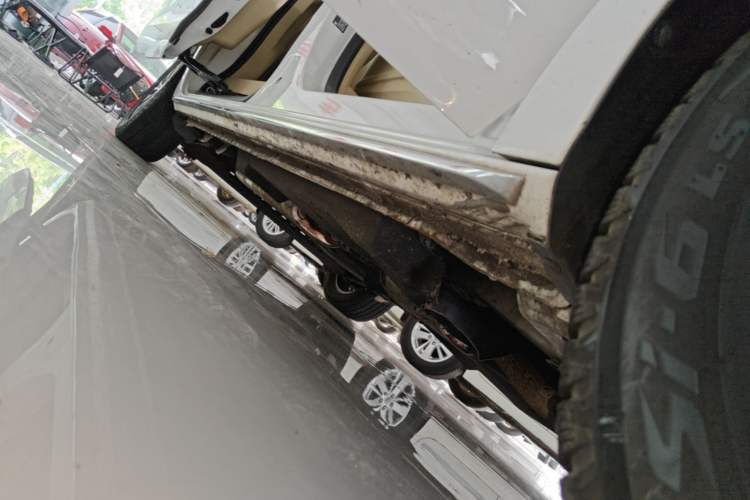 Used Buick GL8 2023 Facelifted Land Cruiser Executive Luxury Version Right Side Sill