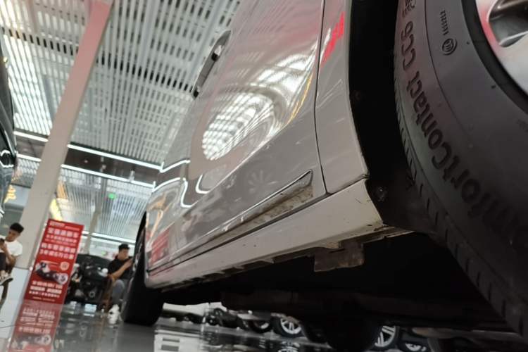Used Buick GL8 2023 ES Lu Zun Deluxe Model Right Side Sill