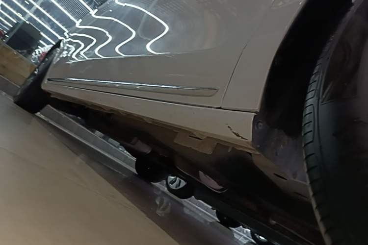 Used Buick GL8 2023 ES Lu Zun Luxury Model Right Side Sill