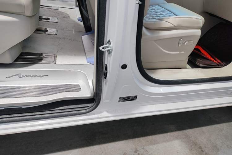Used Buick GL8 2023 ES Lu Zun Comfort Model Right Side Sill