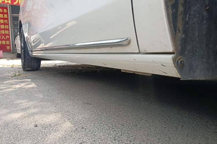 Used Buick GL8 2023 ES Lu Zun Comfort Model Right Side Sill