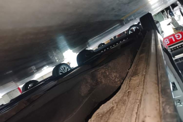 Used Buick GL8 2023 Land Executive Class Deluxe Model Right Side Sill