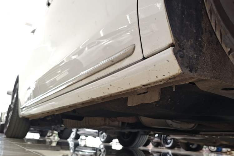Used Buick GL8 2023 ES Lu Zun Deluxe Model Right Side Sill