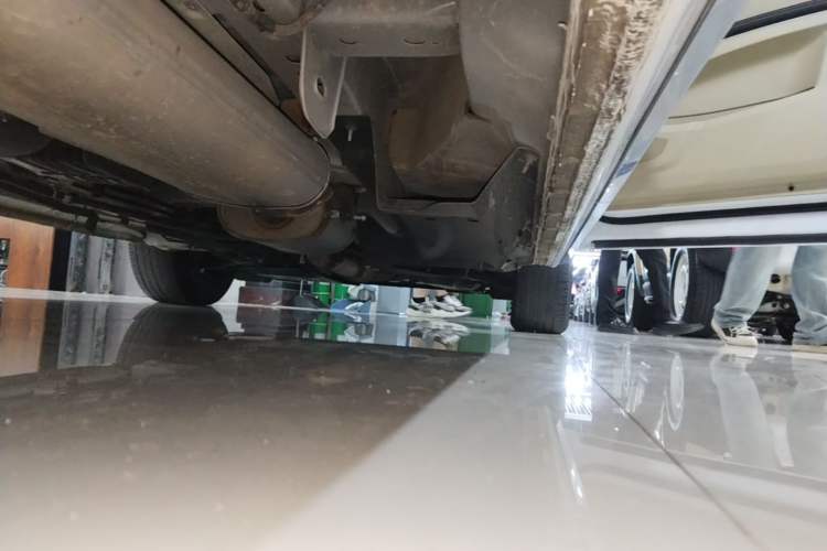 Used Buick GL8 2023 Facelifted Land Cruiser Executive Luxury Version Right Side Sill