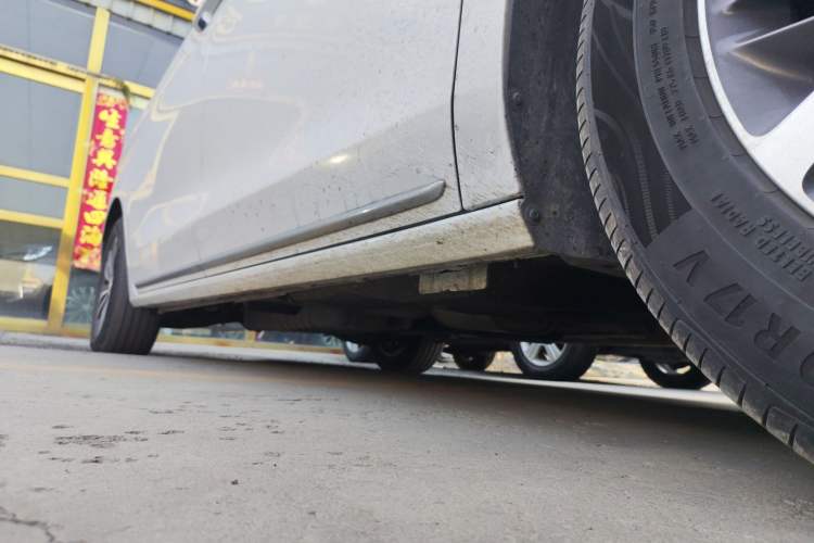 Used Buick GL8 2023 ES Lu Zun Deluxe Model Right Side Sill