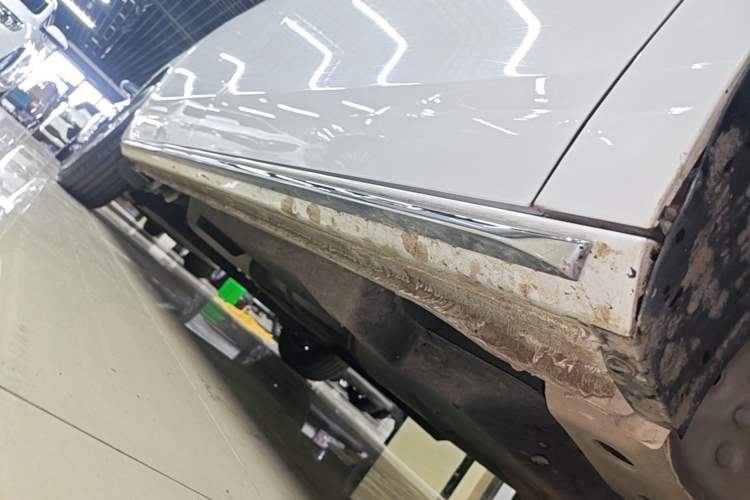 Used Buick GL8 2023 Land Executive Class 652T Luxury Model Right Side Sill
