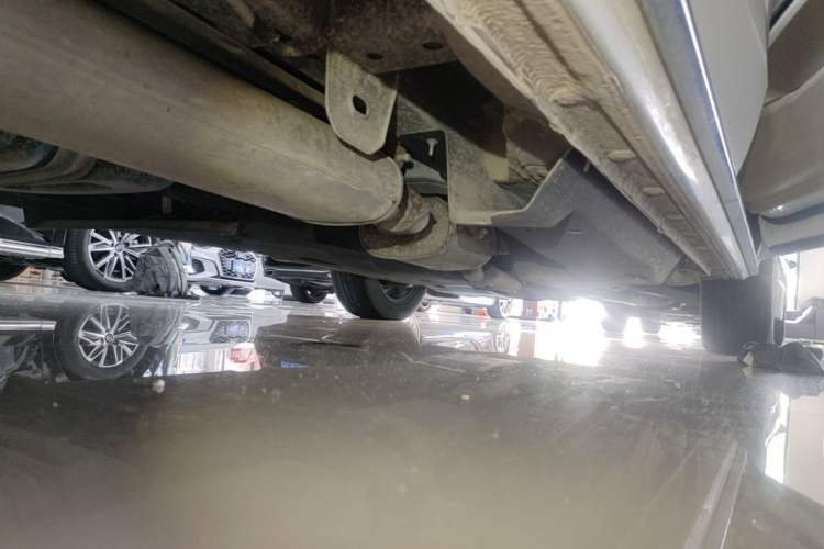 Used Buick GL8 2023 Facelifted Land Cruiser Executive Luxury Version Right Side Sill