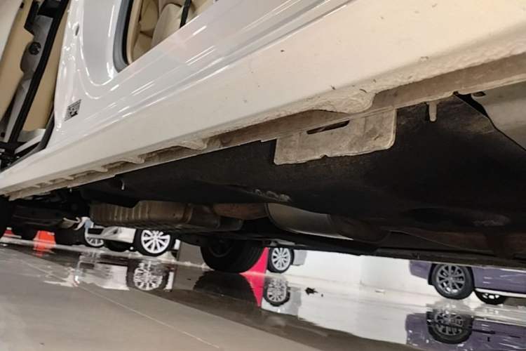 Used Buick GL8 2023 ES Lu Zun Deluxe Model Right Side Sill