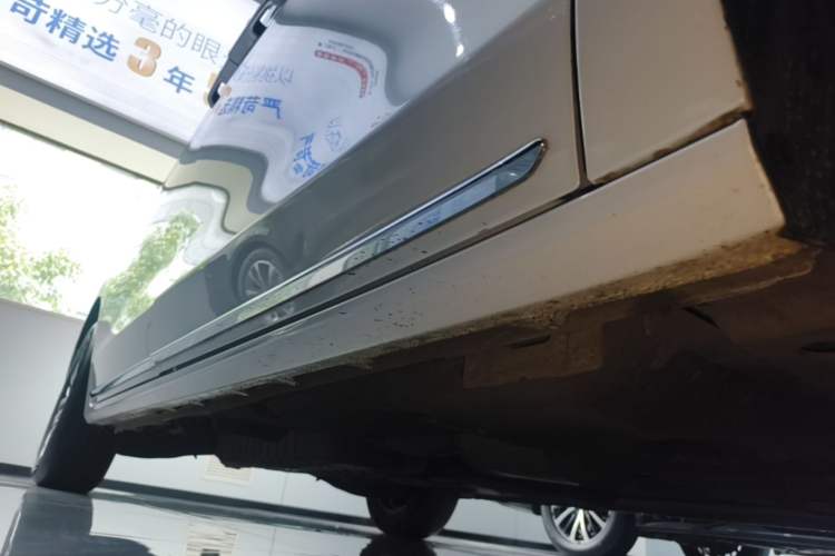 Used Buick GL8 2023 ES Lu Zun Deluxe Model Right Side Sill