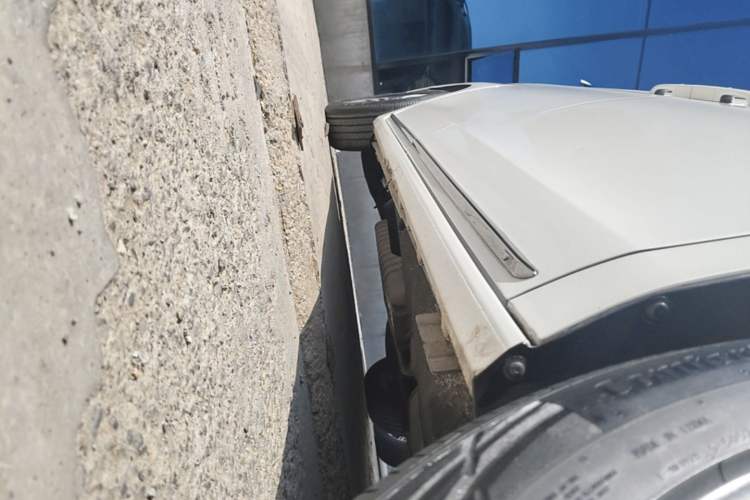 Used Buick GL8 2023 ES Lu Zun Deluxe Model Right Side Sill