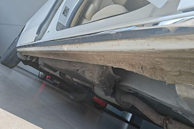 Used Buick GL8 2023 Facelifted Land Cruiser Executive Luxury Version Right Side Sill