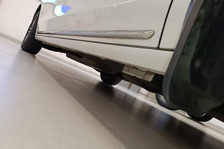 Used Buick GL8 2023 ES Lu Zun Deluxe Model Right Side Sill