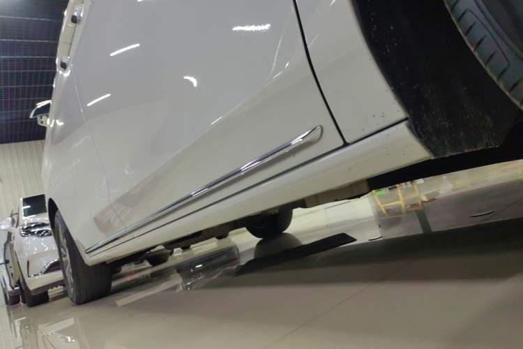 Used Buick GL8 2023 ES Lu Zun Deluxe Model Right Side Sill