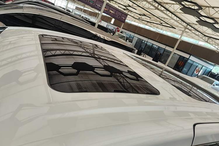 Used Buick GL8 2023 ES Lu Zun Luxury Edition and Yue Version Roof