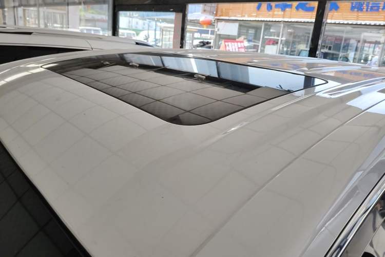 Used Buick GL8 2023 ES Lu Zun Deluxe and Yue Edition Roof