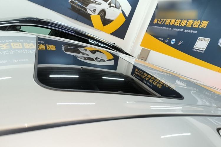 Used Buick GL8 2023 Facelifted Land Cruiser Executive Luxury Version Roof