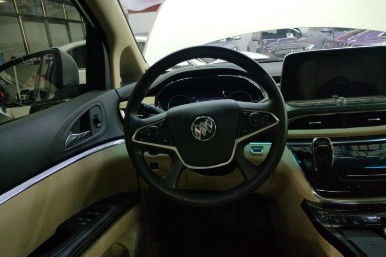 Used Buick GL8 2023 Facelifted Land Cruiser Executive Luxury Version Steering Wheel