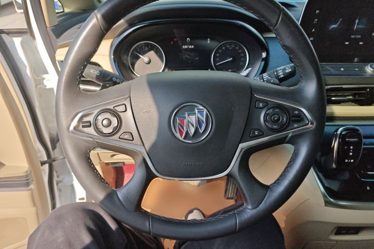 Used Buick GL8 2023 Facelifted Land Cruiser Executive Luxury Version Steering Wheel