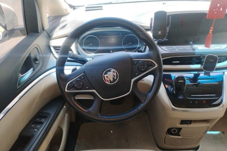 Used Buick GL8 2023 Facelifted Land Cruiser Executive Luxury Version Steering Wheel