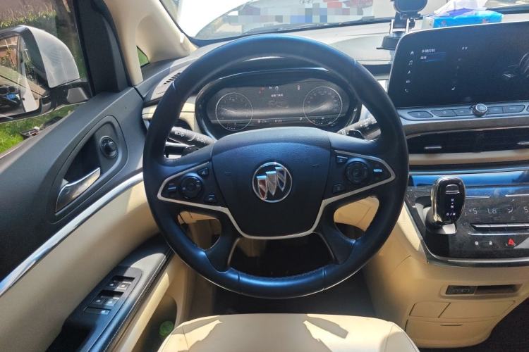 Used Buick GL8 2023 Facelifted Land Cruiser Executive Luxury Version Steering Wheel