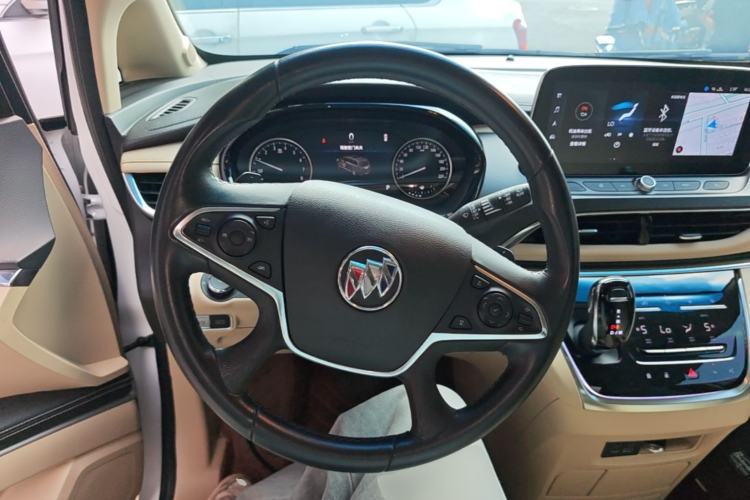 Used Buick GL8 2023 Land Executive Class Deluxe Model Steering Wheel