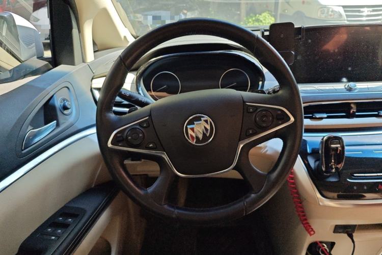 Used Buick GL8 2023 Facelifted Land Cruiser Executive Luxury Version Steering Wheel